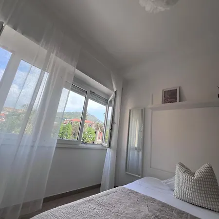 Terracina Central Rooms Guest house